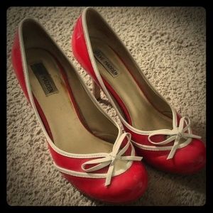 Vintage patent leather pumps